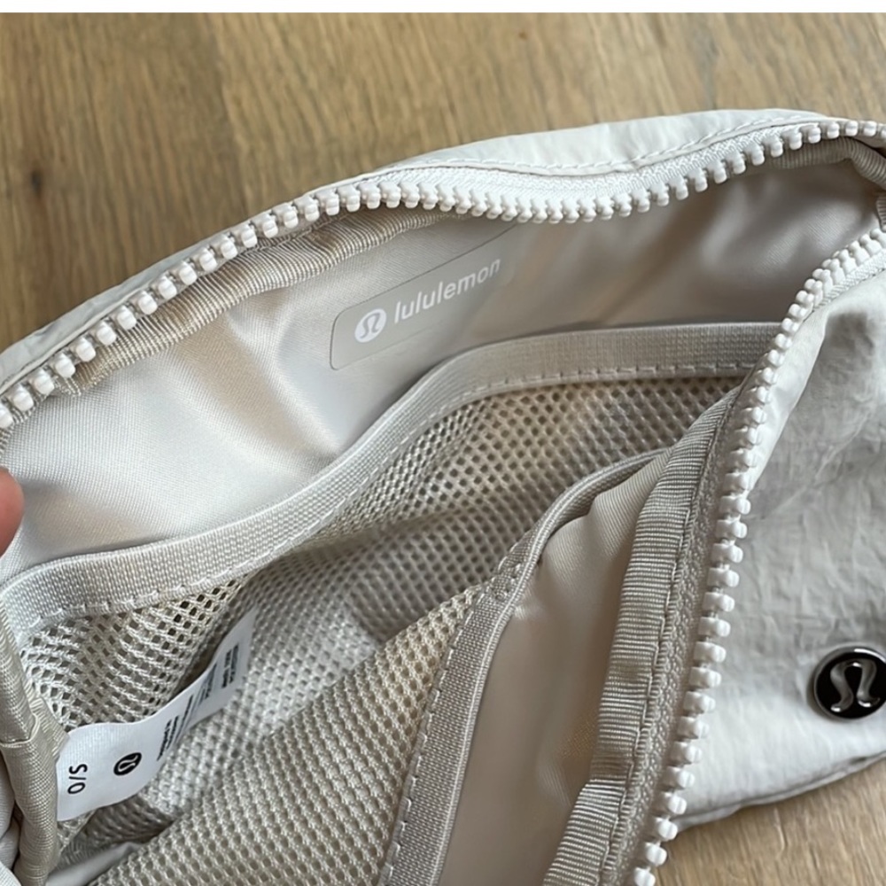 Everywhere belt bag white opal